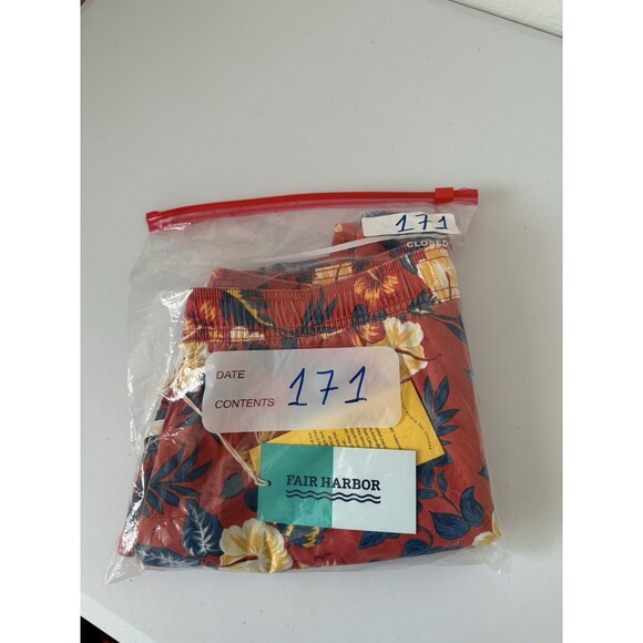 Fair‎ Harbor The Bungalow Water Repellent Swim Trunks Red Tropical Size XXL NWT - Picture 13 of 13